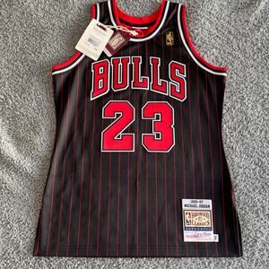 100% Authentic Michael Jordan Mitchell & Ness Chicago Bulls 96-97 Jersey 40 NWT